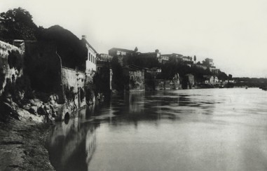 Foto anni trenta del monte aventino con la cloaga massima