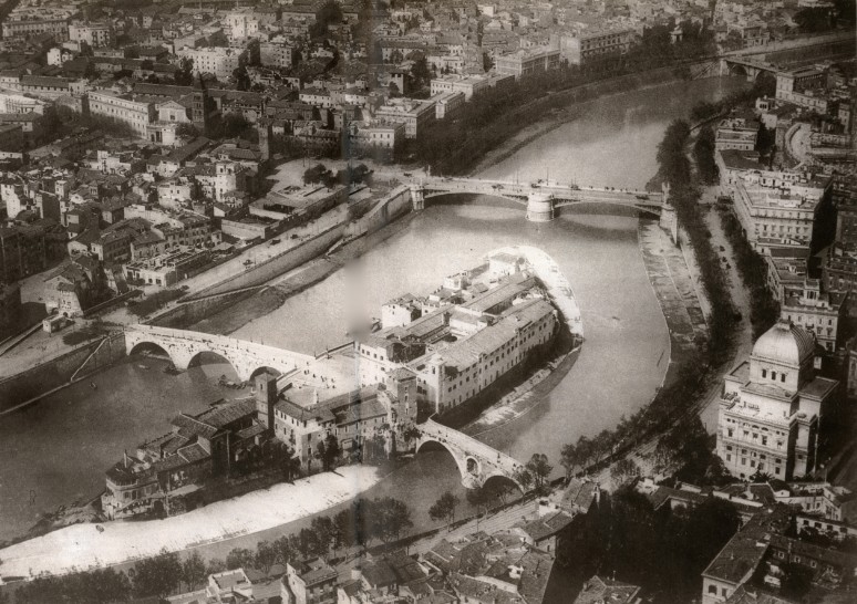 Foto dell' isola Tiberina presa dal dirigibile, degli anni venti